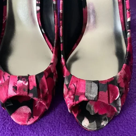 NWOT White House Black Market Floral Satin-Like Peep-Toe Heels - Picture 3 of 13
